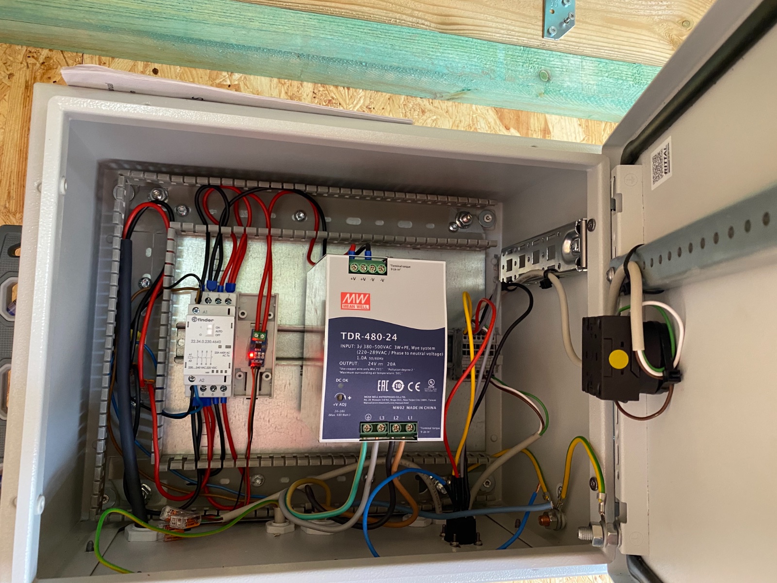SEL-Schrank offen